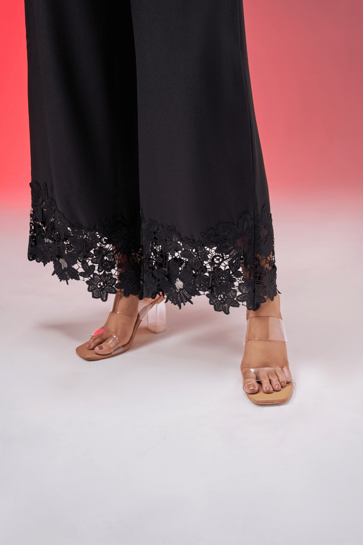 LACE CROPPED BLACK PANTS