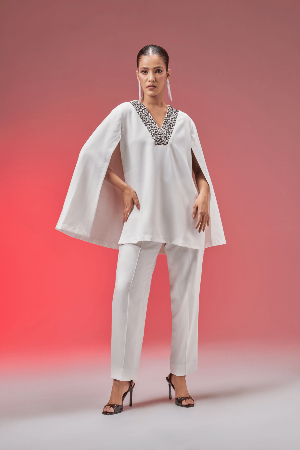 MIRROR WHITE CAPE