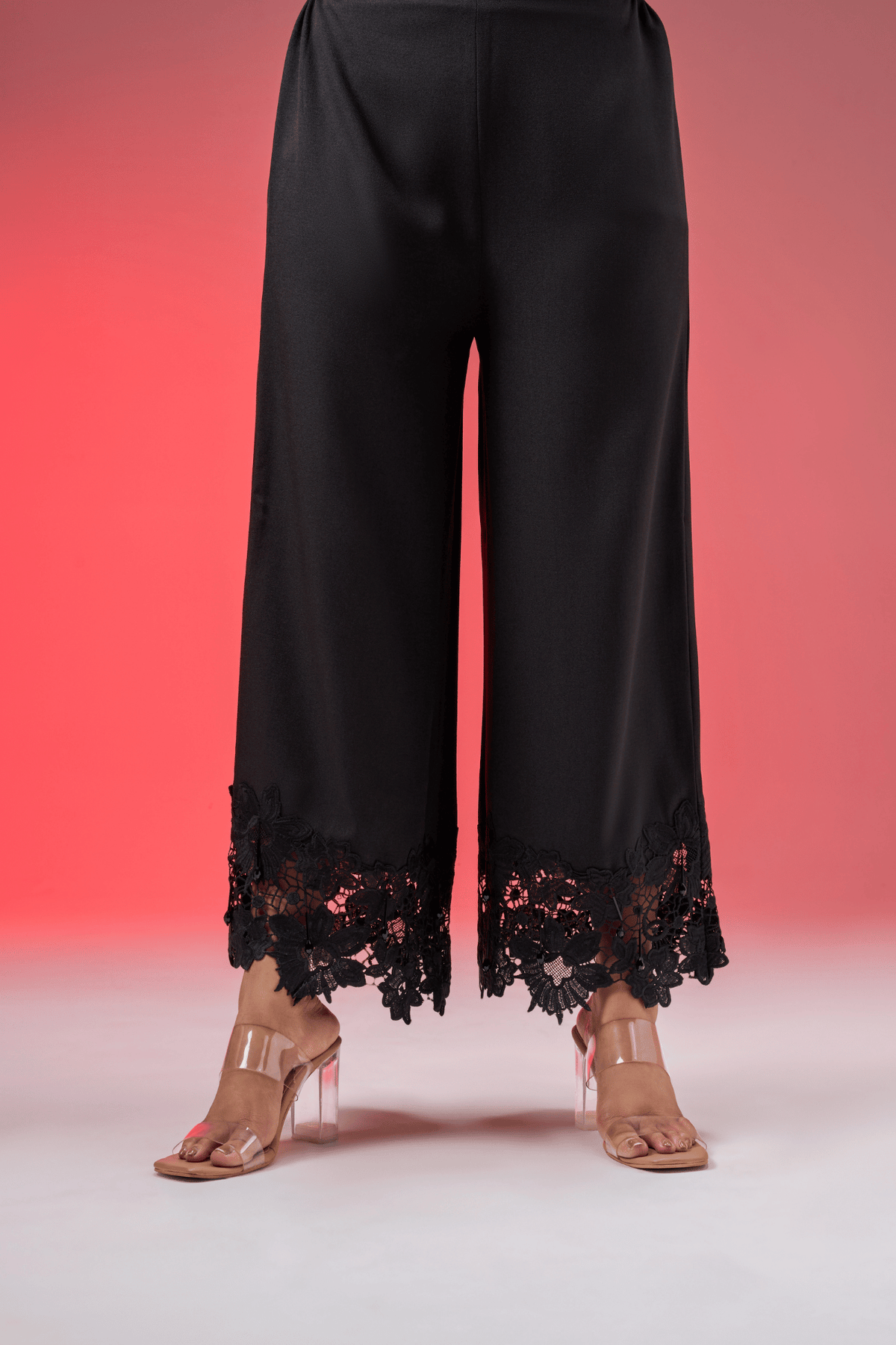LACE CROPPED BLACK PANTS