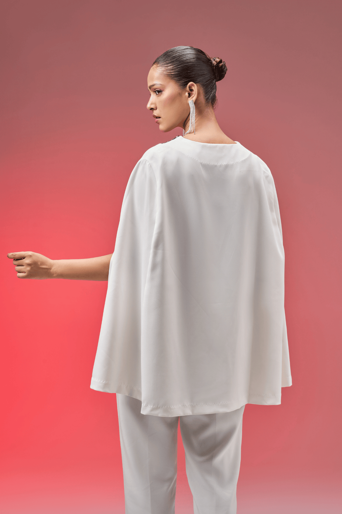 MIRROR WHITE CAPE